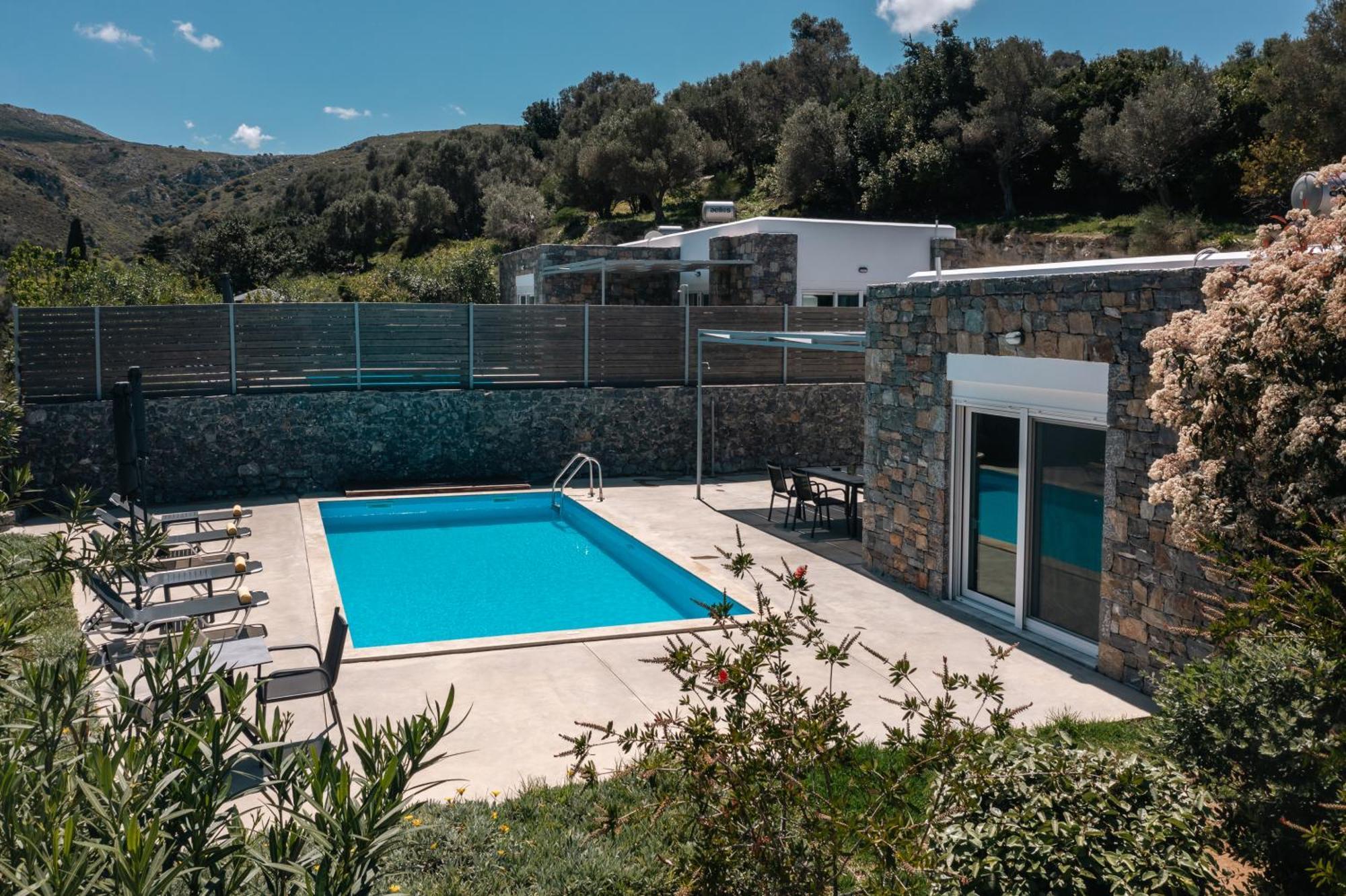 Kalostous Agia Triada Esterno foto